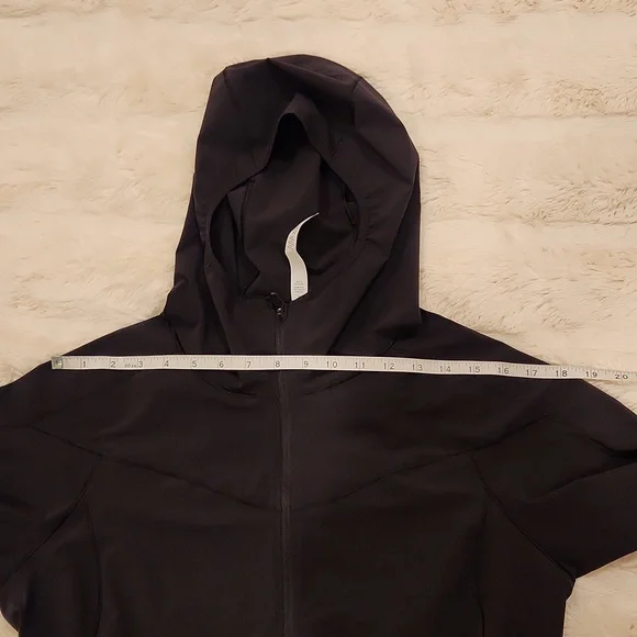 Lululemon Mist Over Windbreaker in color Black size 10 new no tag - Picture 16 of 17